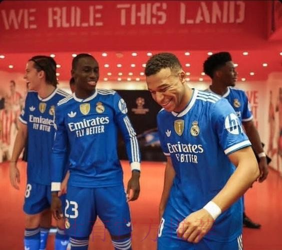 记者：皇马更衣室保持团结 屏蔽外界的噪音