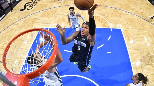 被维尼修斯锁喉推倒 奥尔班发文-应允许裁判犯错